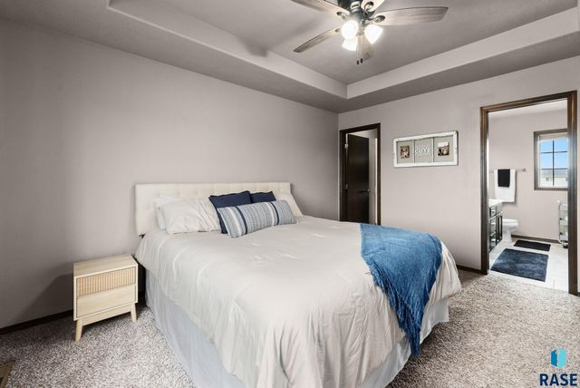 2400 Meadowside Pl Place, Sioux Falls, SD 57108