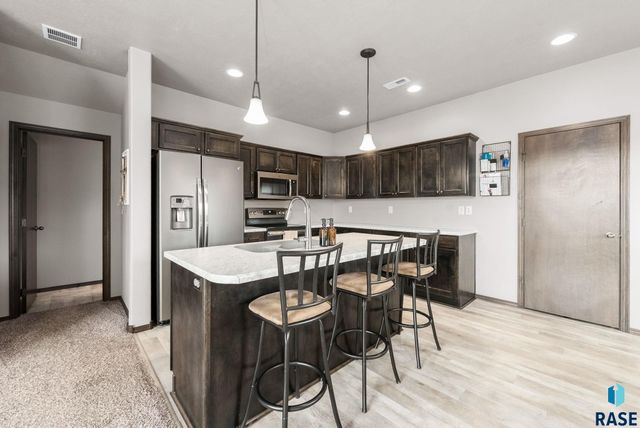 2400 Meadowside Pl Place, Sioux Falls, SD 57108