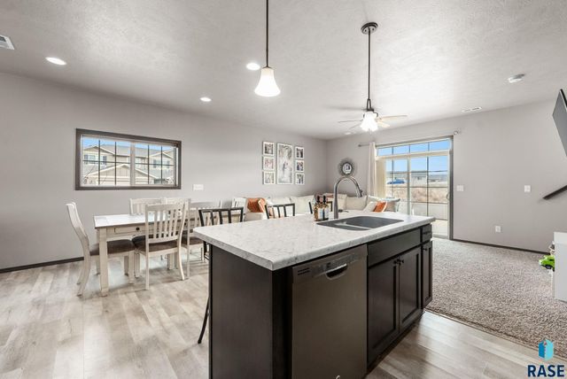 2400 Meadowside Pl Place, Sioux Falls, SD 57108