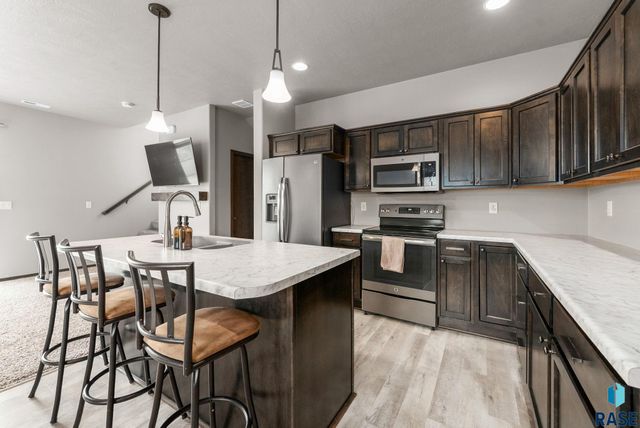 2400 Meadowside Pl Place, Sioux Falls, SD 57108