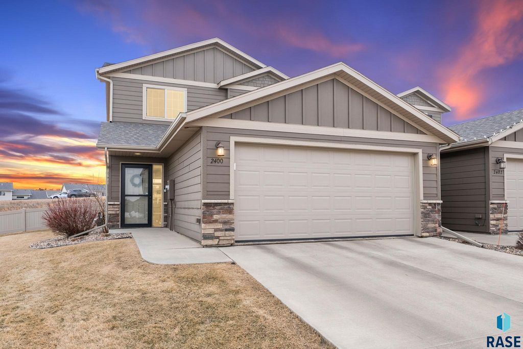 2400 Meadowside Pl Place, Sioux Falls, SD 57108
