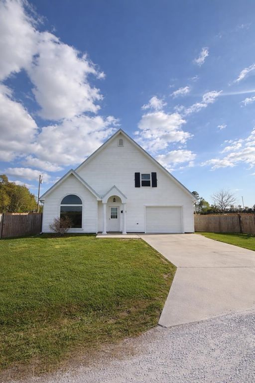 135 Sleepy Hollow Court, Schriever, LA 70395