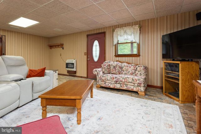 607 S MOUNTAIN RD, Dillsburg, PA 17019