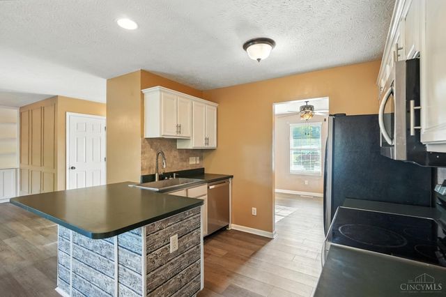 809 Ginger Ridge Drive, Trenton, OH 45067