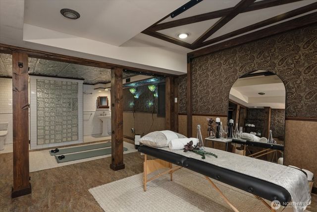 18400 228th Avenue NE, Woodinville, WA 98077