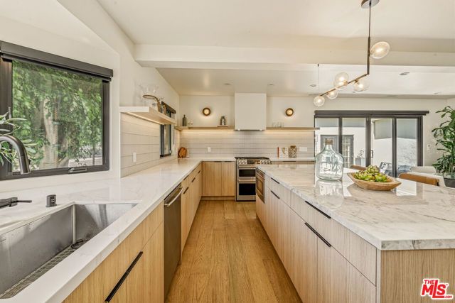 11357 Aqua Vista Street, Studio City (los Angeles), CA 91602
