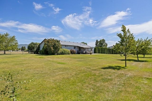 6211 N Blue Skies Ln, Newman Lake, WA 99025