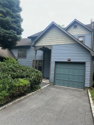 10 Adams Court, Oyster Bay, NY 11771