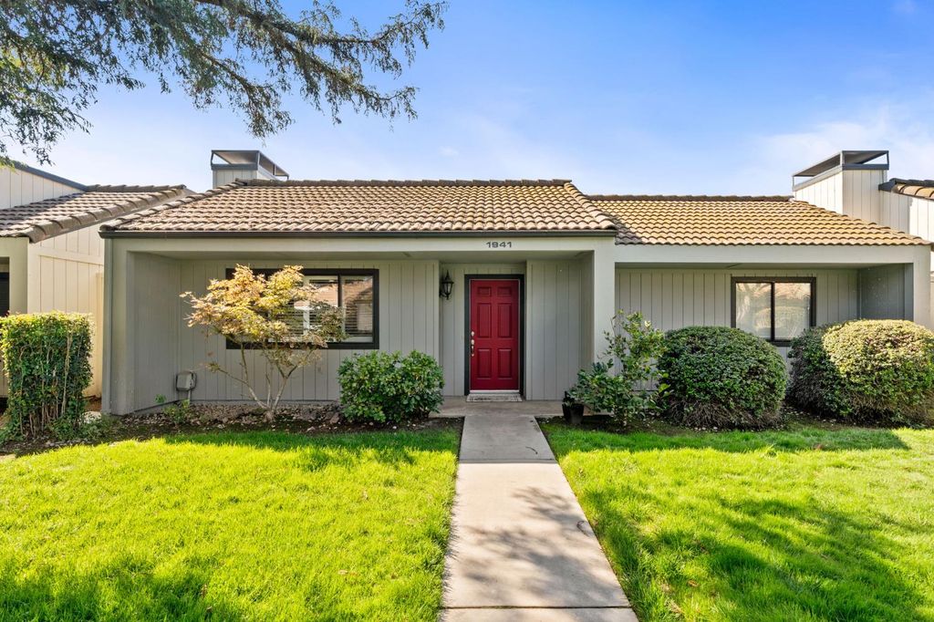 1941 W Santa Ana Avenue, Fresno, CA 93705