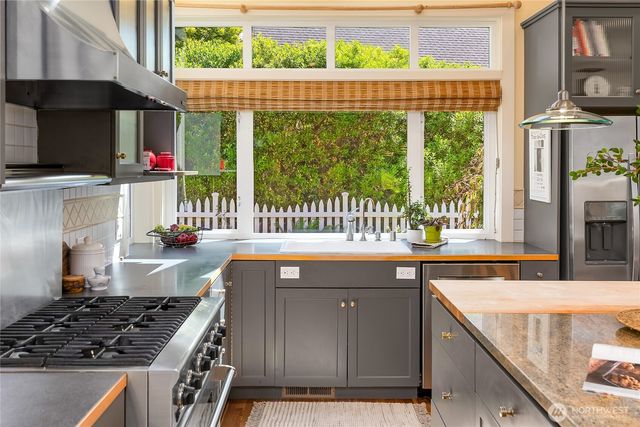 1427 Fort Ward Hill Road NE, Bainbridge Island, WA 98110