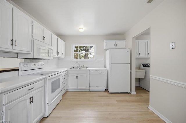 5137 Janet DR, Virginia Beach, VA 23464