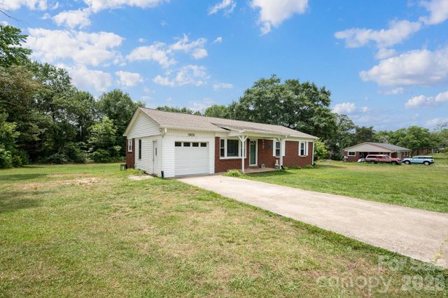 1674 Harris Henrietta Road, Forest City, NC 28043