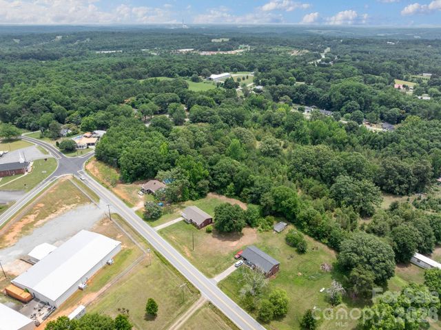 1674 Harris Henrietta Road, Forest City, NC 28043
