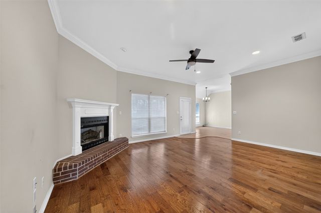 202 Northcreek Drive, Chandler, TX 75758