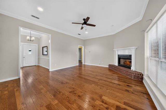 202 Northcreek Drive, Chandler, TX 75758