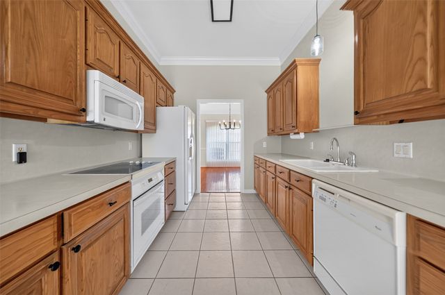202 Northcreek Drive, Chandler, TX 75758