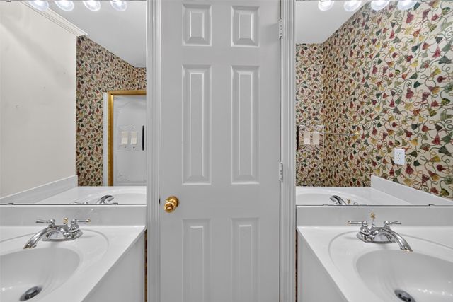 202 Northcreek Drive, Chandler, TX 75758