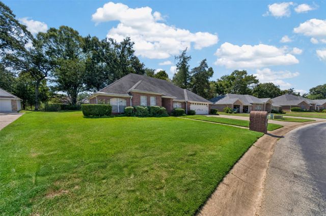 202 Northcreek Drive, Chandler, TX 75758
