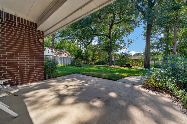 202 Northcreek Drive, Chandler, TX 75758