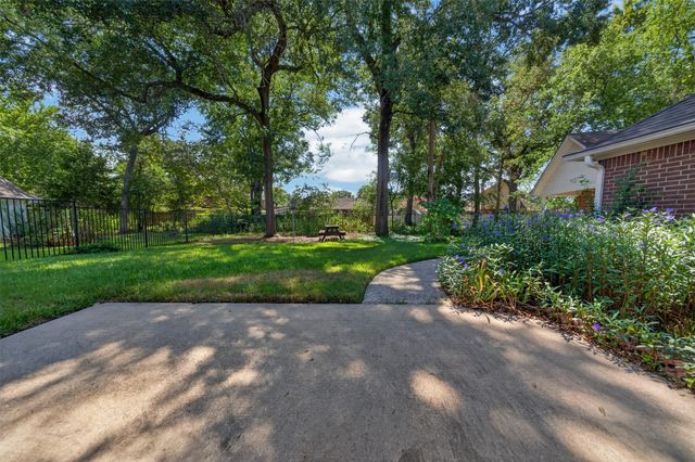 202 Northcreek Drive, Chandler, TX 75758