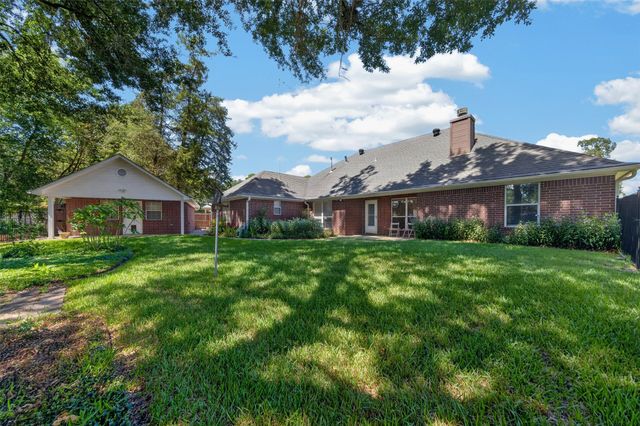 202 Northcreek Drive, Chandler, TX 75758