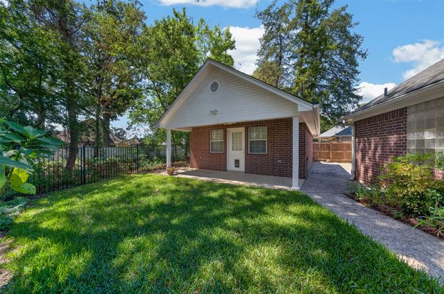 202 Northcreek Drive, Chandler, TX 75758