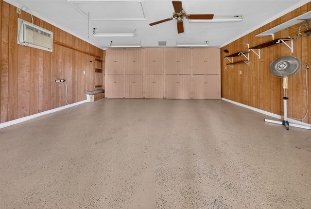 202 Northcreek Drive, Chandler, TX 75758