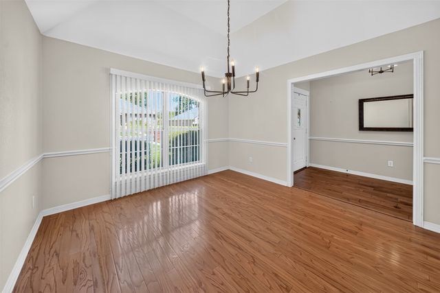 202 Northcreek Drive, Chandler, TX 75758