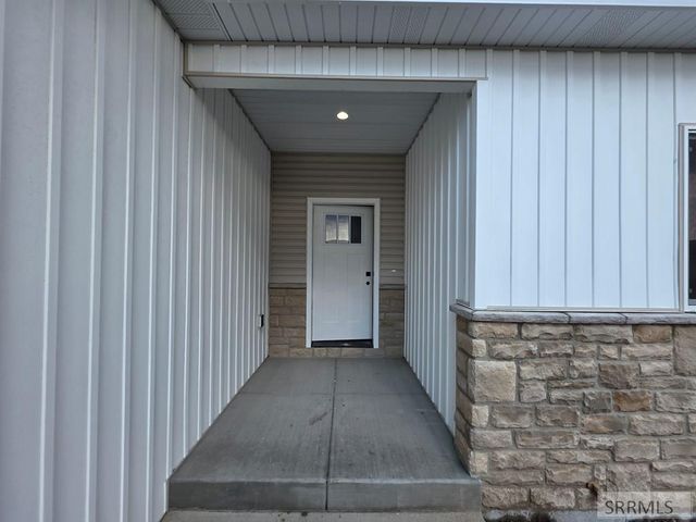 549 S Cutler Avenue, Sugar City, ID 83448