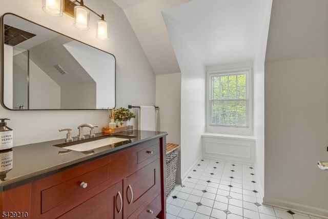 14 Brookrace Dr, Mendham Twp., NJ 07945