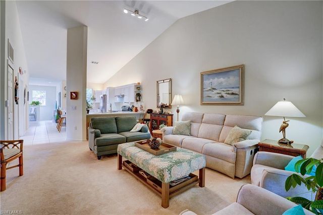 509 Robin Hood CIR 202, Naples, FL 34104