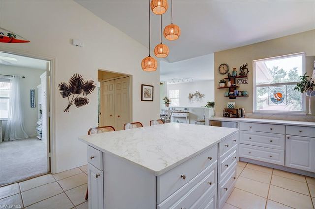 509 Robin Hood CIR 202, Naples, FL 34104