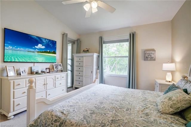 509 Robin Hood CIR 202, Naples, FL 34104