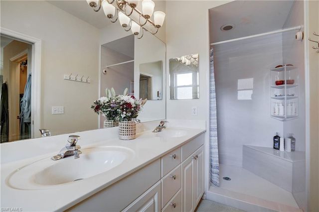 509 Robin Hood CIR 202, Naples, FL 34104