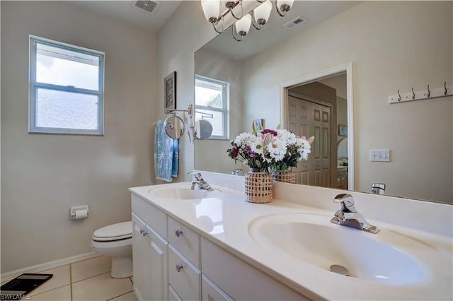 509 Robin Hood CIR 202, Naples, FL 34104