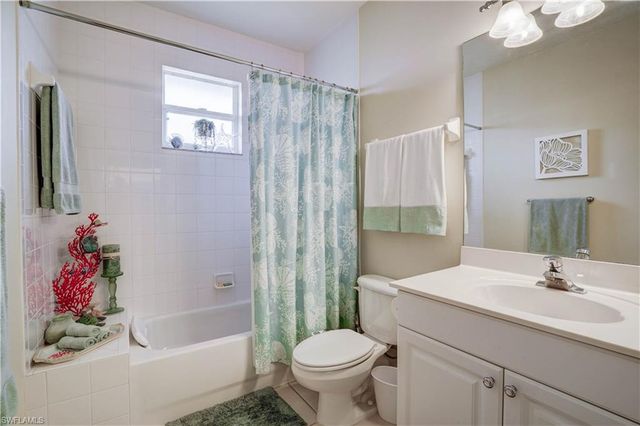 509 Robin Hood CIR 202, Naples, FL 34104