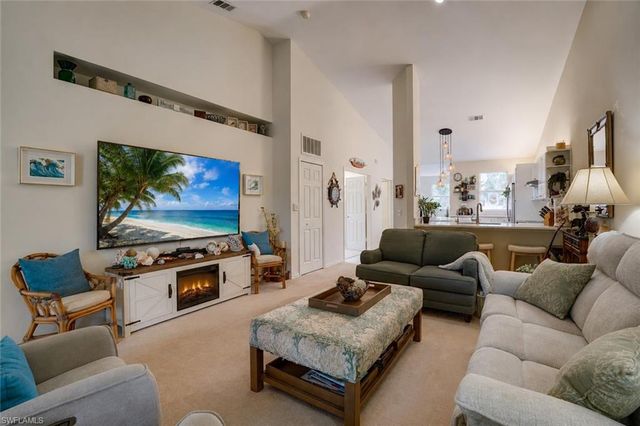 509 Robin Hood CIR 202, Naples, FL 34104