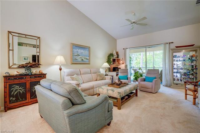 509 Robin Hood CIR 202, Naples, FL 34104