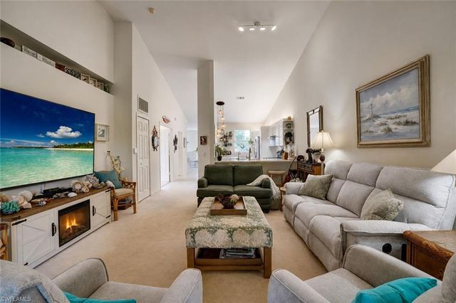 509 Robin Hood CIR 202, Naples, FL 34104