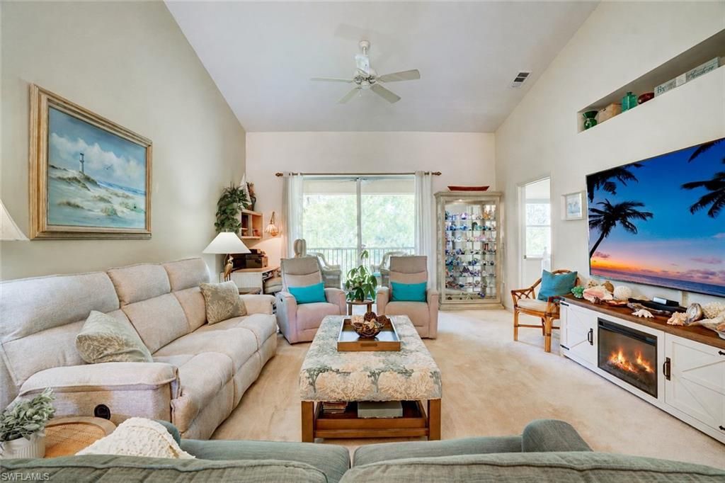 509 Robin Hood CIR 202, Naples, FL 34104