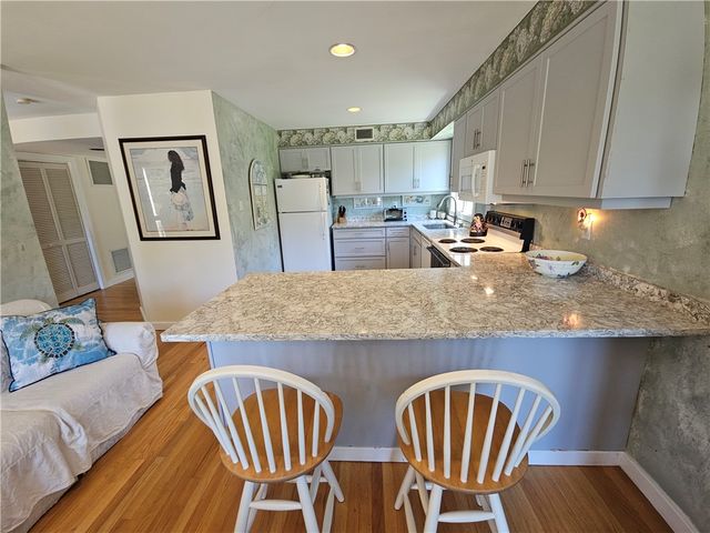 15 Hammersmith Road 33, Newport, RI 02840