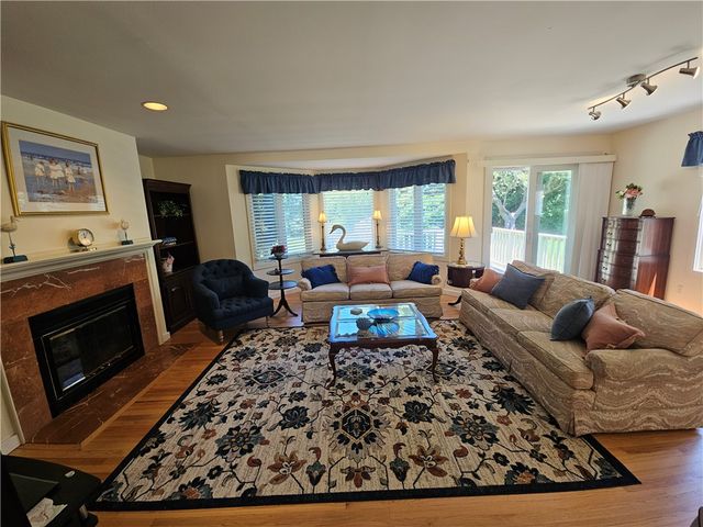 15 Hammersmith Road 33, Newport, RI 02840