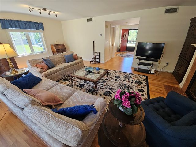 15 Hammersmith Road 33, Newport, RI 02840