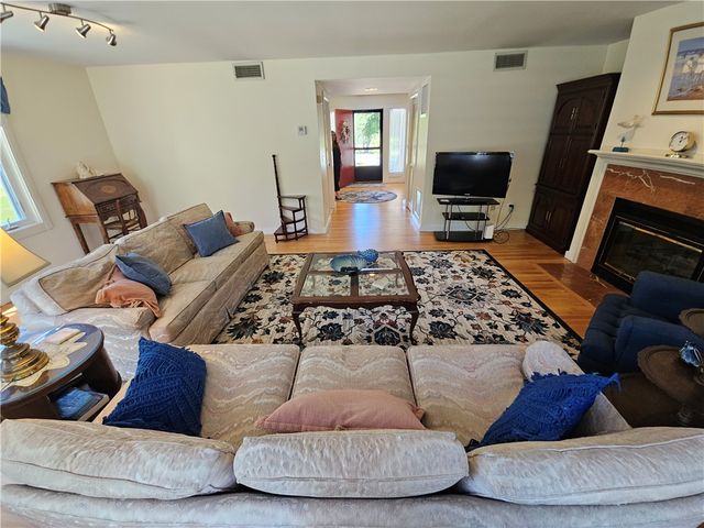 15 Hammersmith Road 33, Newport, RI 02840