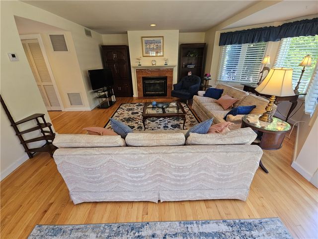 15 Hammersmith Road 33, Newport, RI 02840