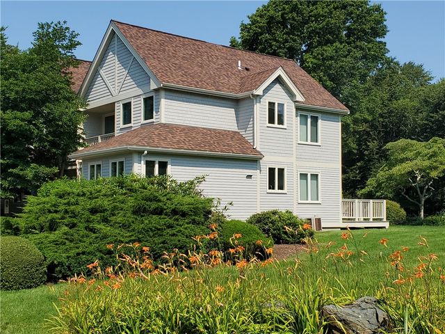 15 Hammersmith Road 33, Newport, RI 02840