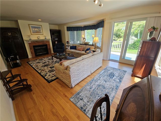 15 Hammersmith Road 33, Newport, RI 02840