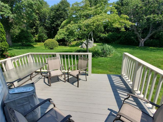 15 Hammersmith Road 33, Newport, RI 02840