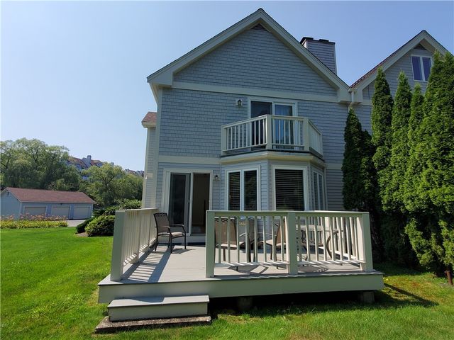 15 Hammersmith Road 33, Newport, RI 02840