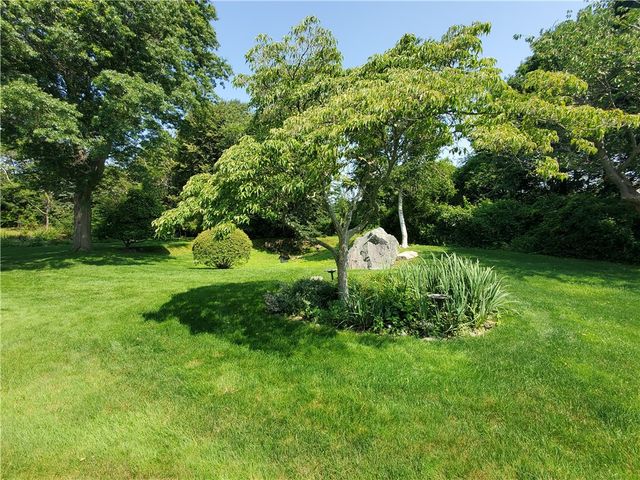 15 Hammersmith Road 33, Newport, RI 02840